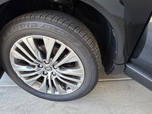 Used 2024 Toyota Venza Limited AWD/4WD image 16