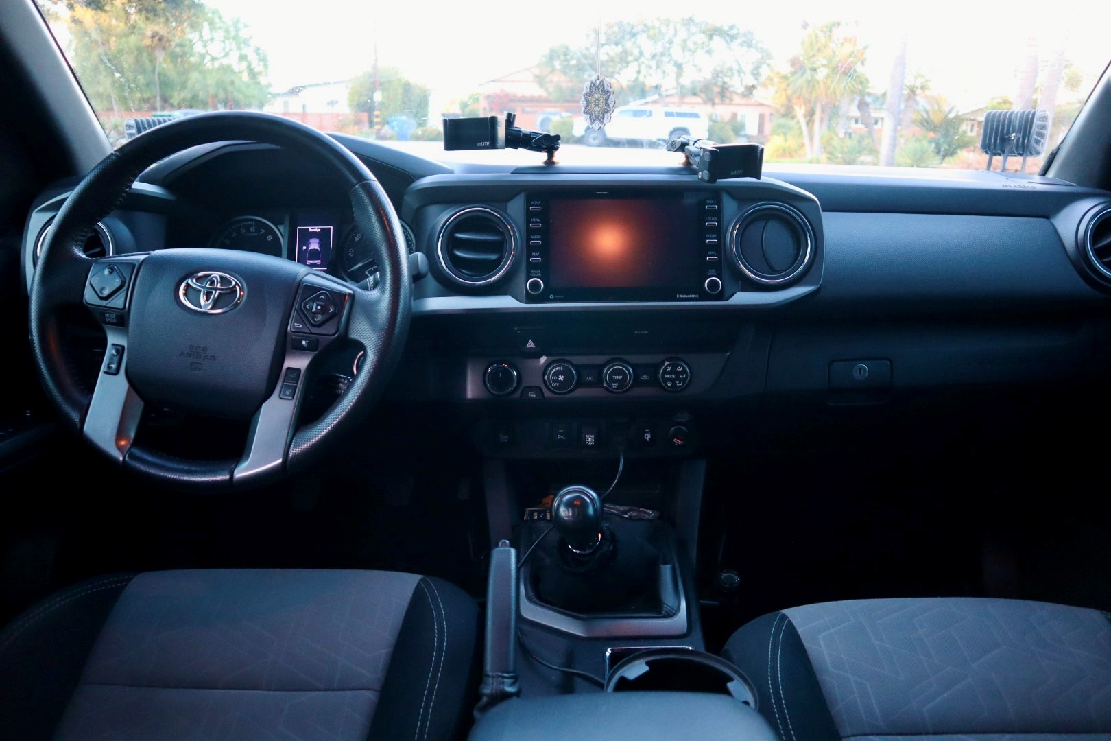 Used 2020 Toyota Tacoma TRD Off-Road w/ Technology Package AWD/4WD image 11