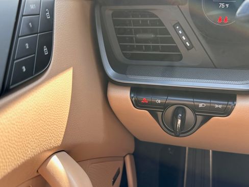 Used 2022 Porsche 911 Carrera image 13