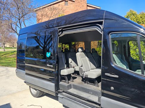 Used 2017 Ford Transit 350 XLT image 5