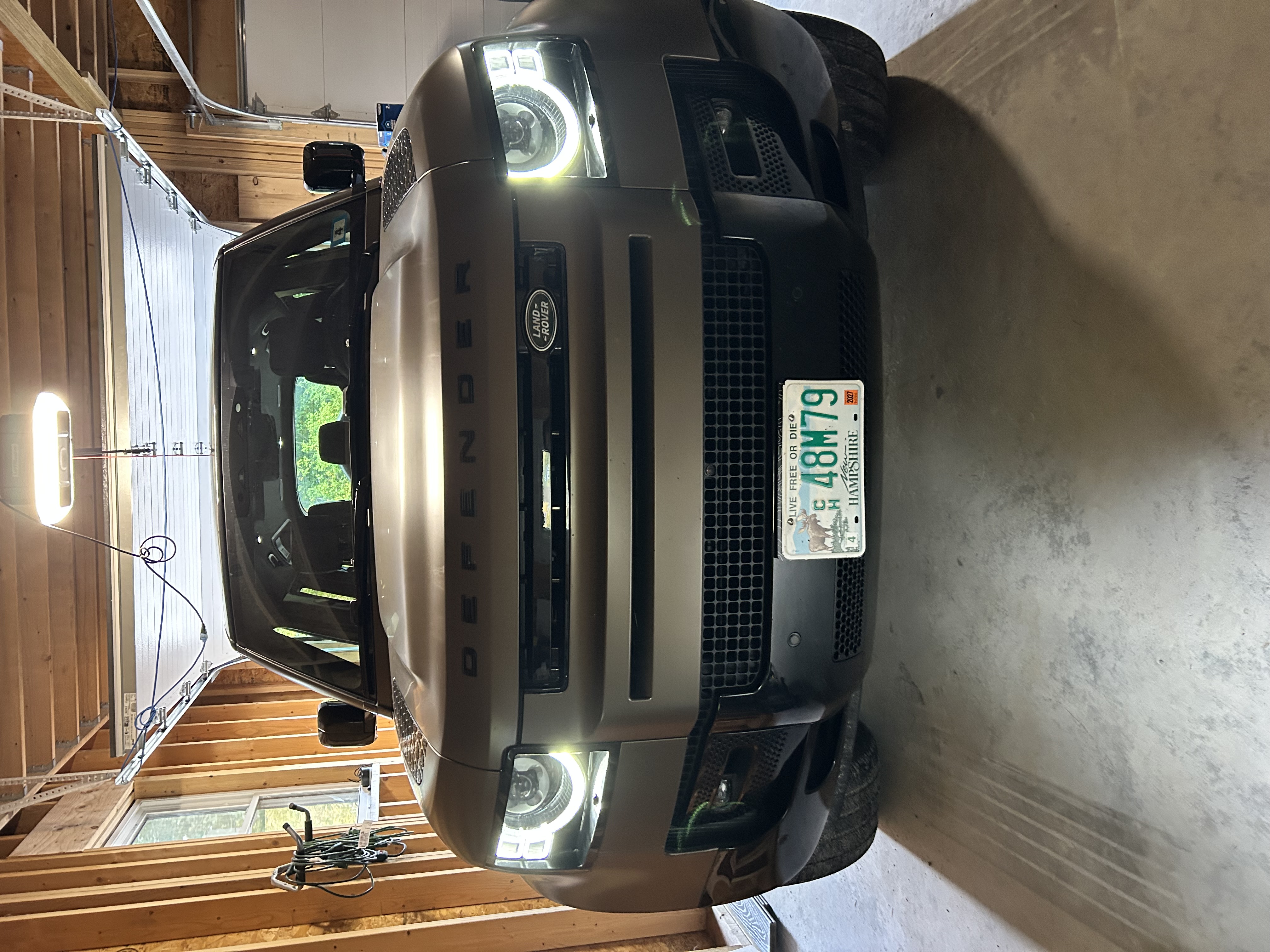 Used 2025 Land Rover Defender 110 X-Dynamic SE AWD/4WD image 2