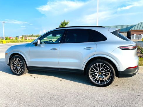 Used 2021 Porsche Cayenne S AWD/4WD image 2