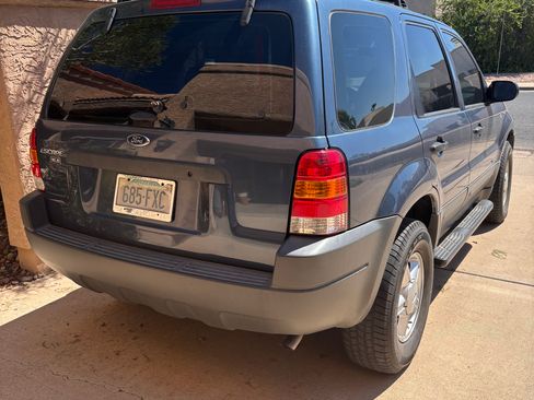 Used 2001 Ford Escape XLS AWD/4WD image 2