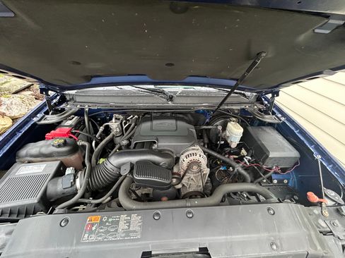 Used 2012 Chevrolet Suburban LTZ image 11