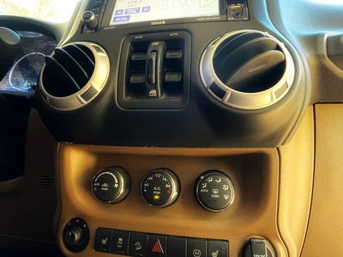 Used 2012 Jeep Wrangler Unlimited Sahara w/ Mopar Chrome Edition Group image 15