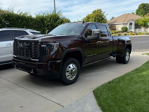 Used 2024 GMC Sierra 3500 Denali Ultimate AWD/4WD image 16