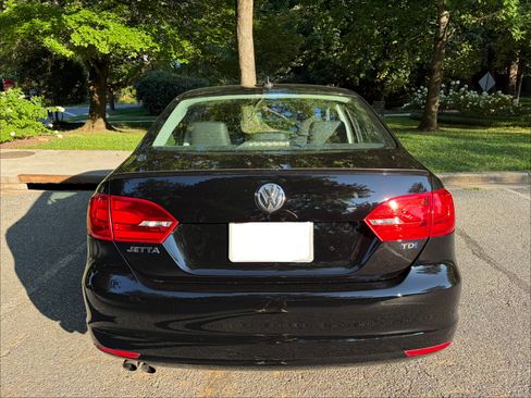 Used 2014 Volkswagen Jetta TDI FWD image 9