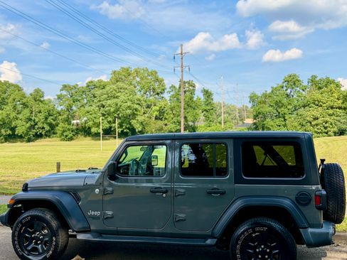 Used 2018 Jeep Wrangler Unlimited Sport AWD/4WD image 5