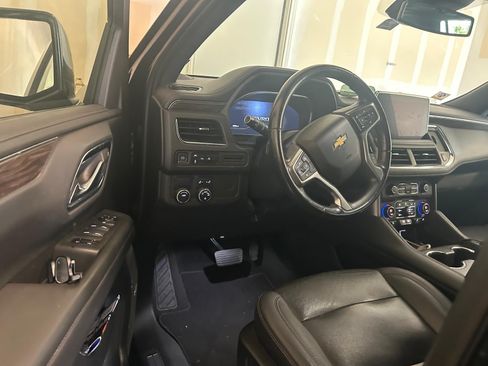 Used 2023 Chevrolet Suburban LT RWD image 6