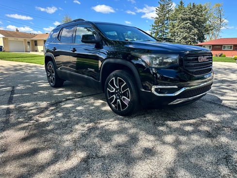 Used 2019 GMC Acadia SLT w/ Black Edition FWD image 2