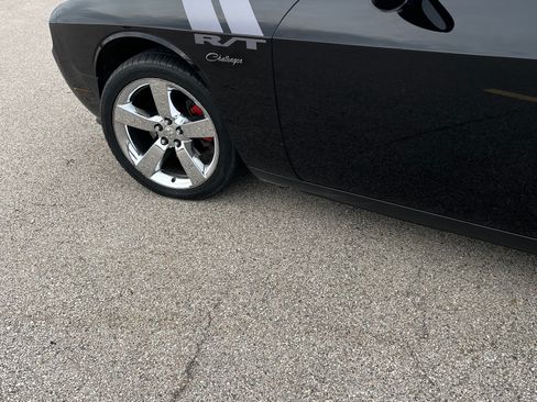 Used 2009 Dodge Challenger R/T image 4