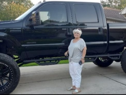 Used 2005 Ford F250 Lariat image 1