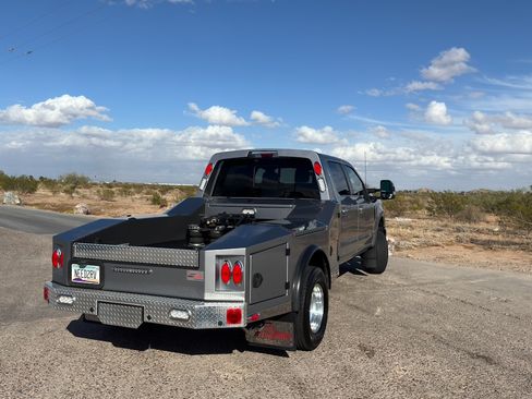 Used 2022 Ford F350 Platinum image 5