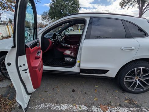 Used 2024 Porsche Macan image 13