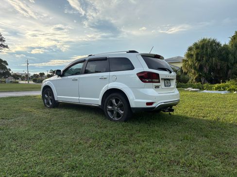 Used 2015 Dodge Journey Crossroad w/ Flexible Seating Group FWD image 2