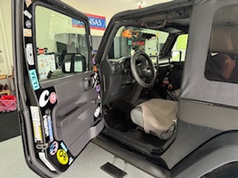 Used 2009 Jeep Wrangler X AWD/4WD image 9