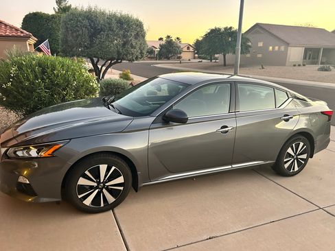 Used 2019 Nissan Altima 2.5 SV image 2