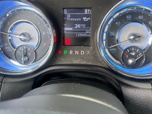 Used 2011 Chrysler 300 Limited w/ Sound Group image 8