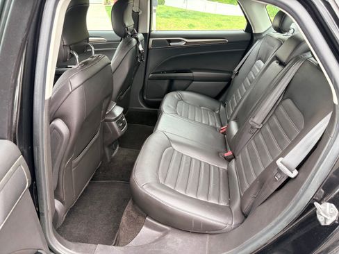 Used 2014 Ford Fusion SE w/ Equipment Group 202A FWD image 6