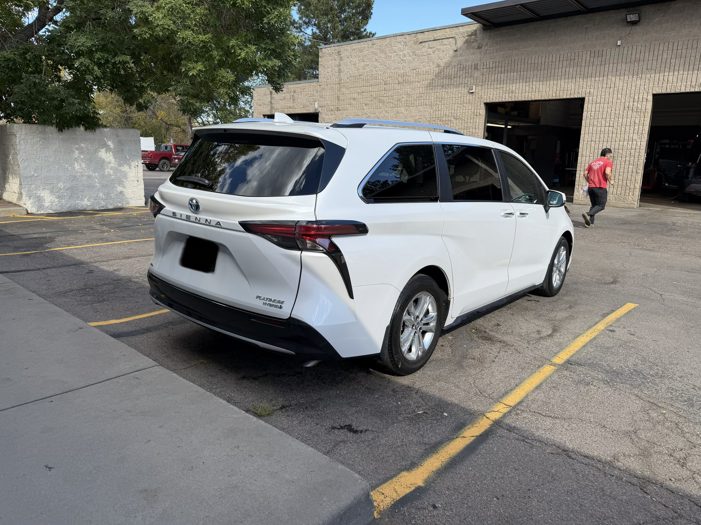 Used 2024 Toyota Sienna Platinum AWD/4WD image 6