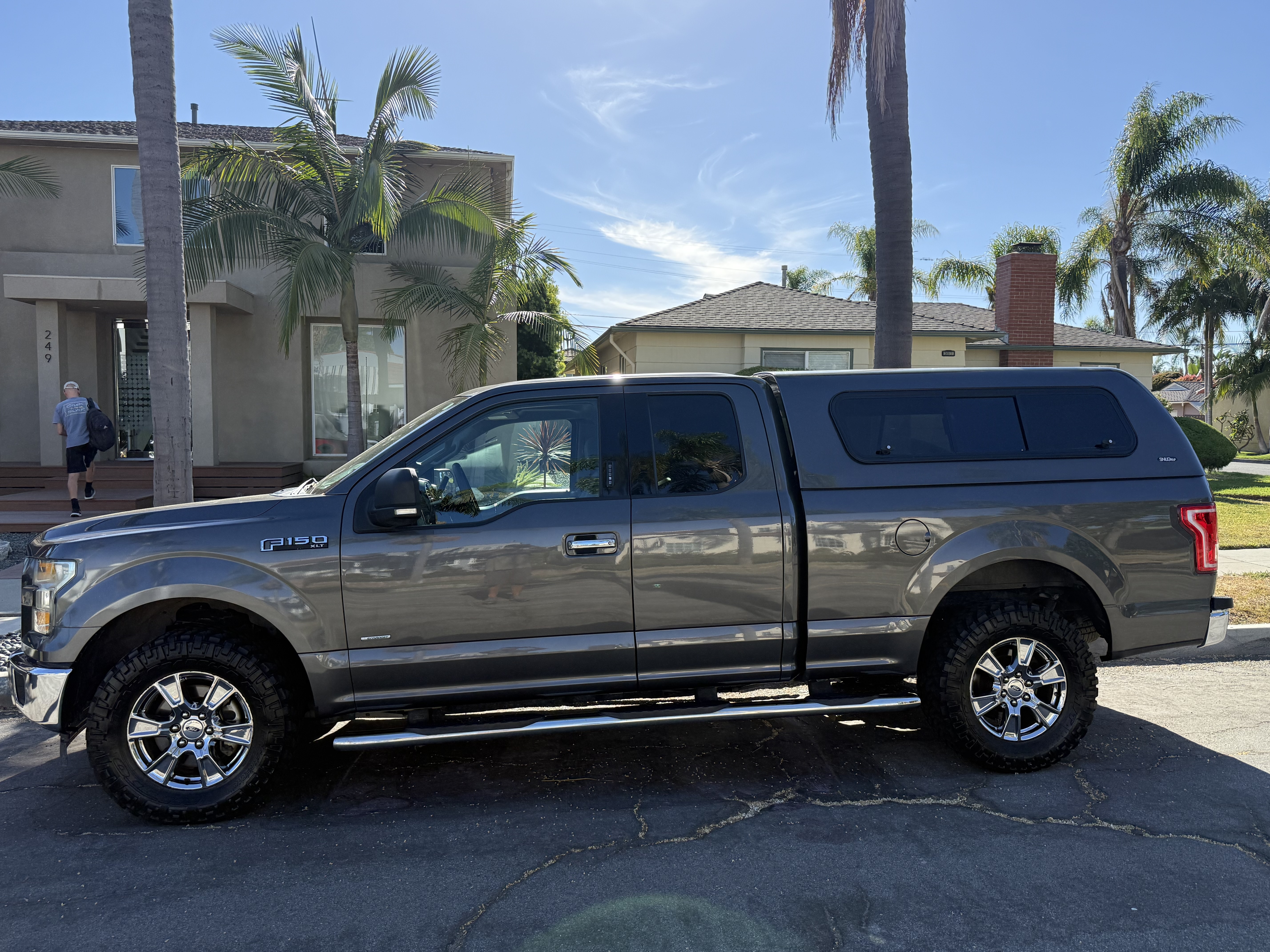 Used 2017 Ford F150 XLT w/ Equipment Group 302A Luxury AWD/4WD image 4