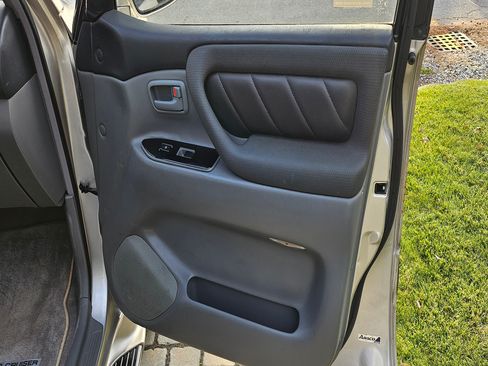 Used 2000 Toyota Land Cruiser image 26