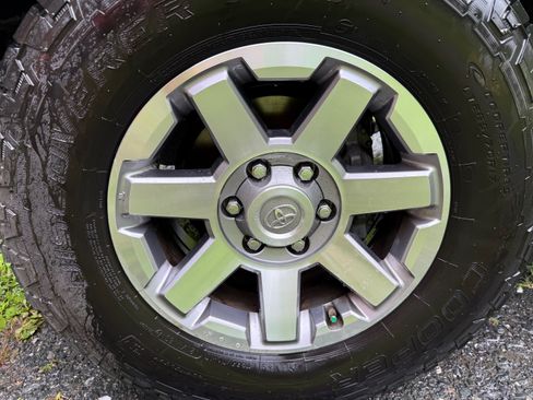 Used 2014 Toyota FJ Cruiser 4WD image 9