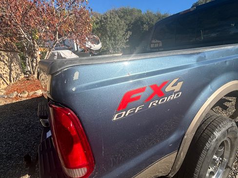 Used 2006 Ford F250 Lariat image 10