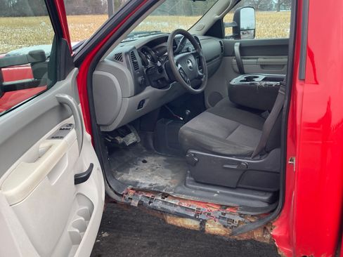 Used 2013 Chevrolet Silverado 2500 W/T w/ Snow Plow Prep Package image 9