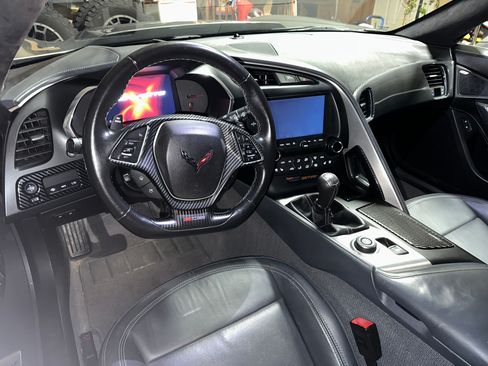 Used 2015 Chevrolet Corvette Z06 w/ 3LZ Preferred Equipment Group image 19