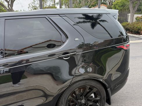 Used 2024 Land Rover Discovery Dynamic SE image 10