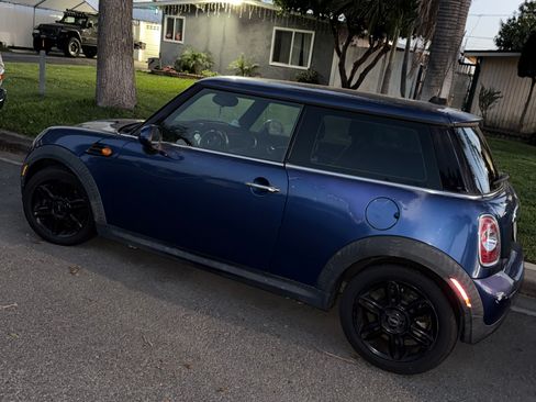 Used 2012 MINI Cooper Hardtop FWD image 2