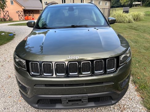 Used 2019 Jeep Compass Latitude w/ Popular Equipment Group AWD/4WD image 6