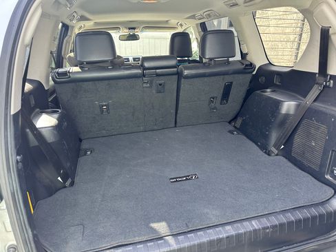 Used 2017 Lexus GX 460 Premium w/ Premium Package image 13