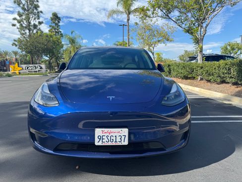 Used 2023 Tesla Model Y Long Range AWD/4WD image 1