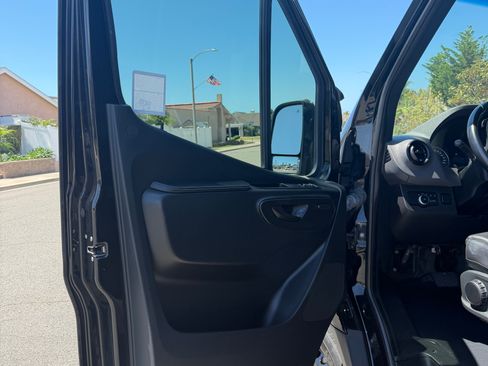 Used 2021 Mercedes-Benz Sprinter 2500 image 11