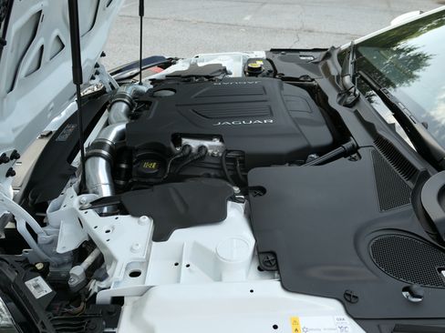 Used 2016 Jaguar F-TYPE R AWD/4WD image 22