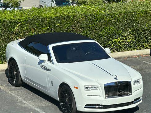 Used 2017 Rolls-Royce Dawn image 5