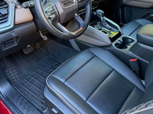 Used 2023 GMC Canyon Denali image 9