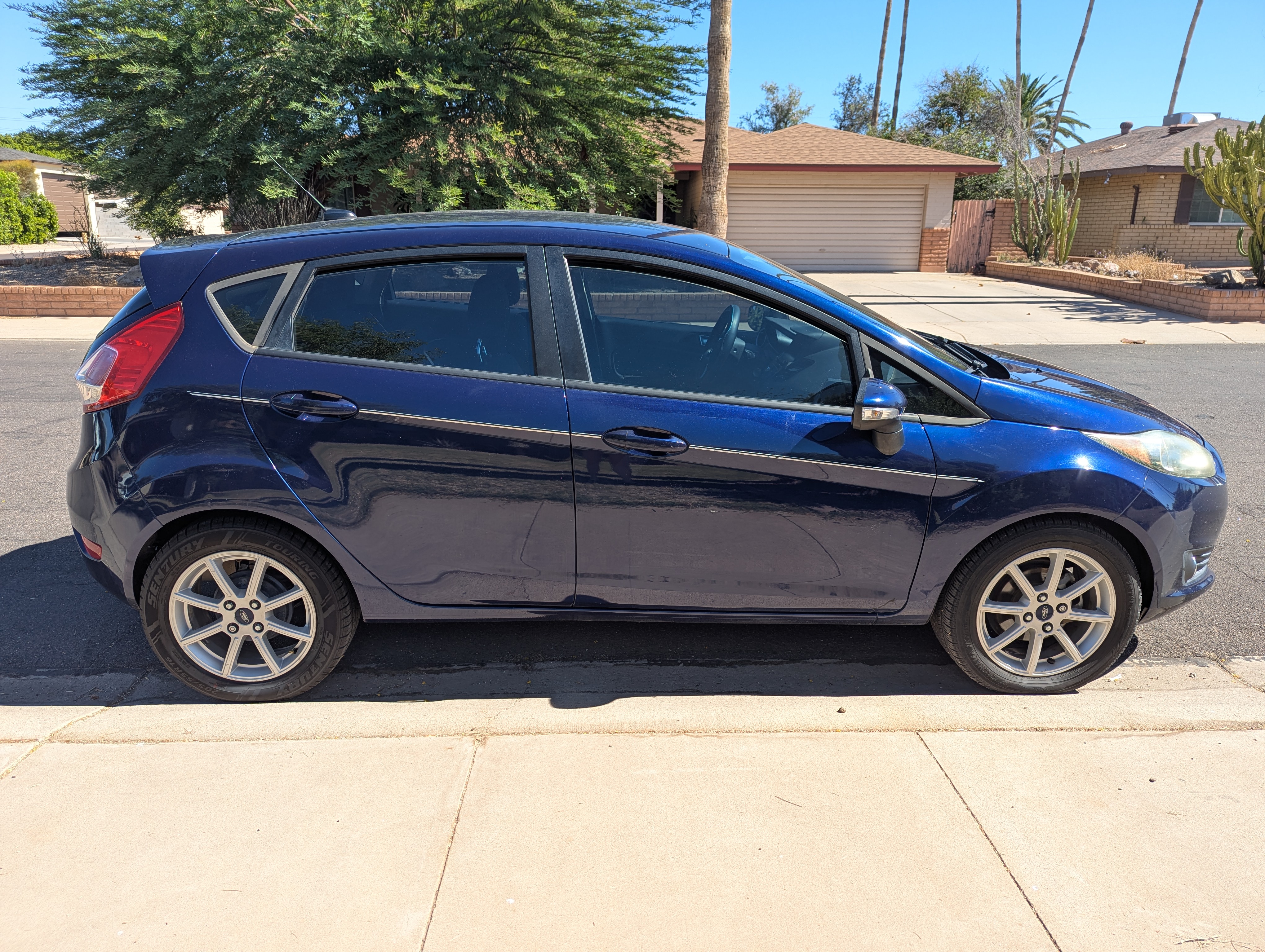 Used 2016 Ford Fiesta SE w/ Equipment Group 201A FWD image 1