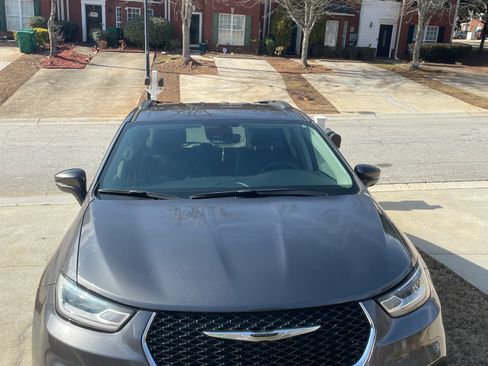 Used 2022 Chrysler Pacifica Touring-L image 1