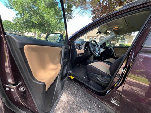 Used 2018 Toyota RAV4 XLE FWD image 6