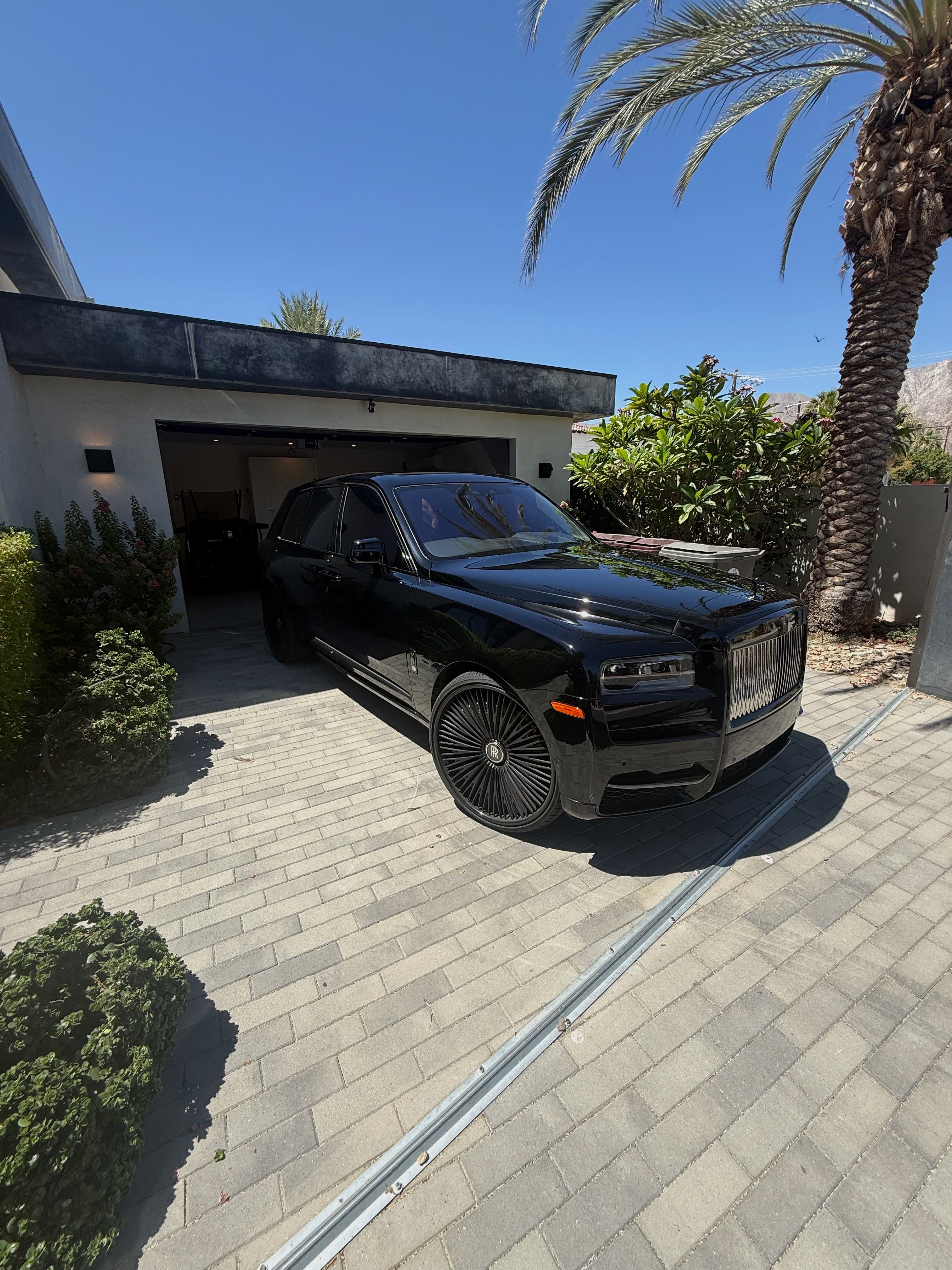 Used 2022 Rolls-Royce Cullinan Black Badge AWD/4WD image 1