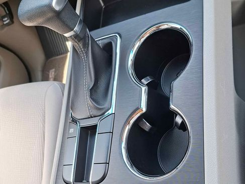 Used 2019 Kia Sedona LX image 17