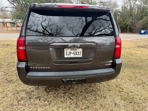 Used 2017 Chevrolet Suburban LT image 5