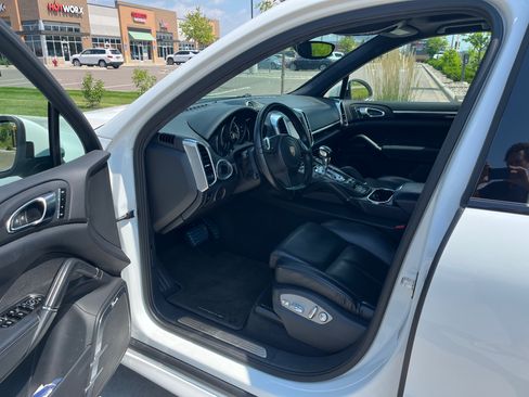 Used 2012 Porsche Cayenne Turbo AWD/4WD image 8