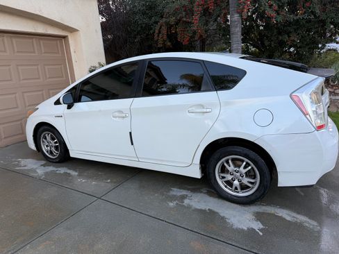 Used 2010 Toyota Prius Two image 2