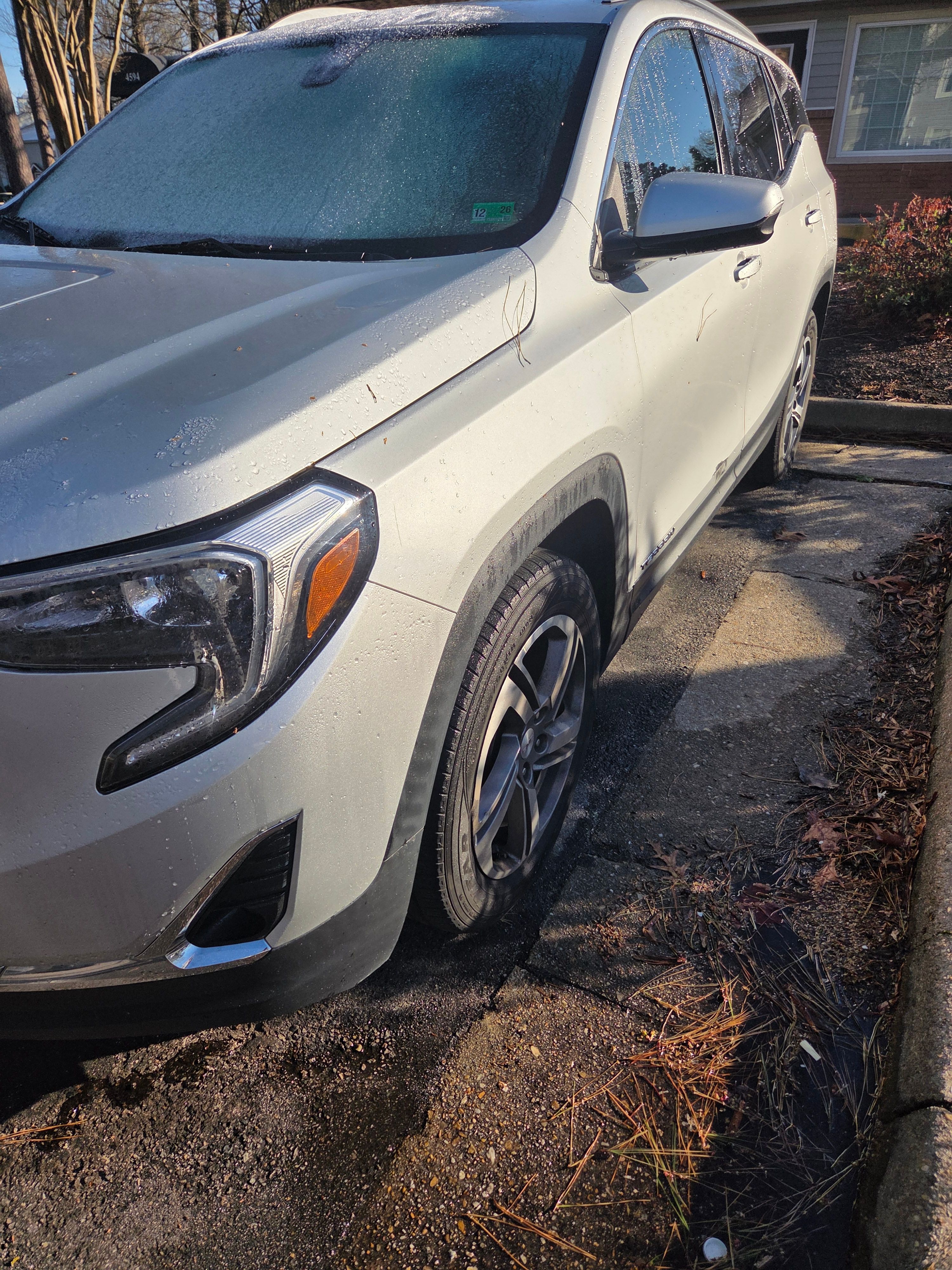 Used 2021 GMC Terrain SLT FWD image 2
