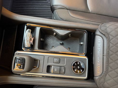 Used 2024 Nissan Pathfinder SL w/ SL Premium Package image 13