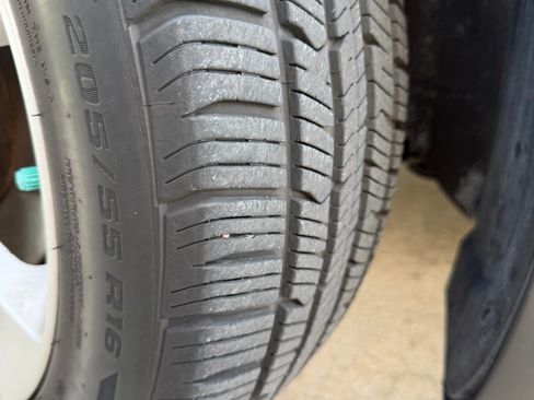 Used 2013 Hyundai Elantra GLS w/ Preferred Pkg image 17